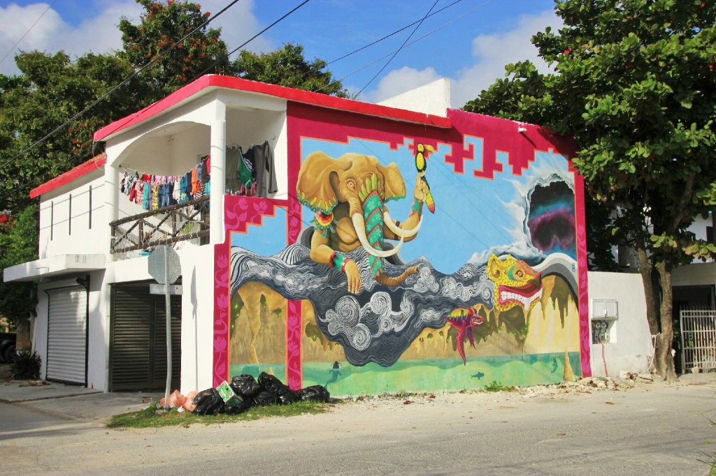 We saw lots of good graffitis in Tulum